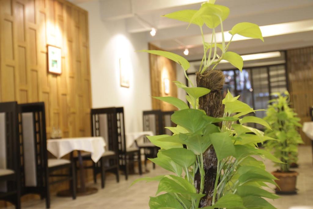 Baan Dinso Hostel@Ratchadamnoen Bangkok Luaran gambar