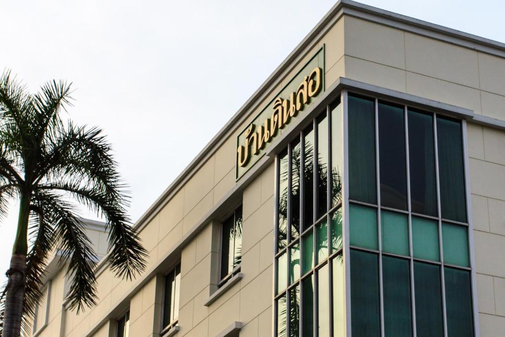 Baan Dinso Hostel@Ratchadamnoen Bangkok Luaran gambar